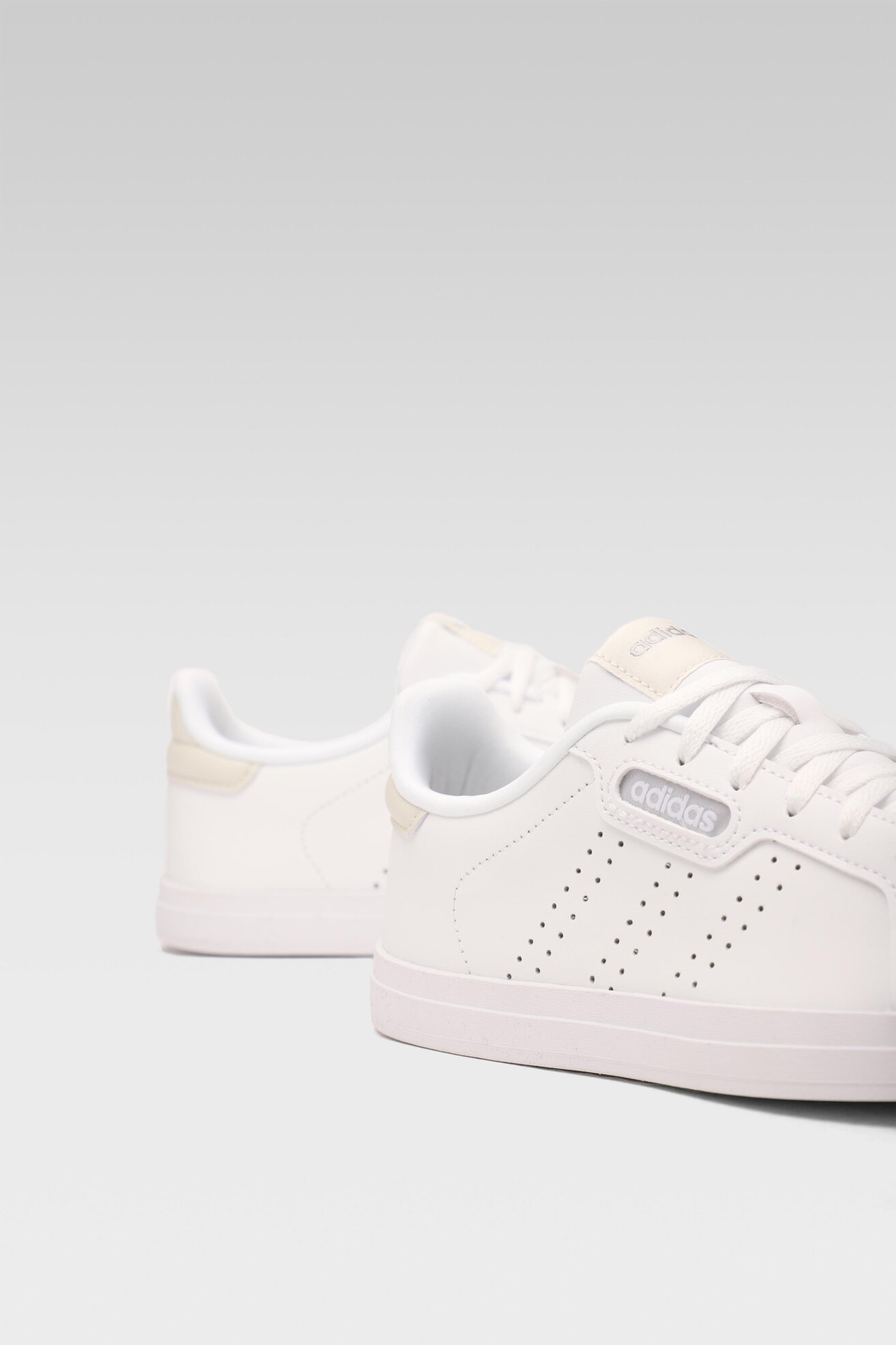 Obuwie sportowe adidas COURTPOINT BASE FW3254 Biały