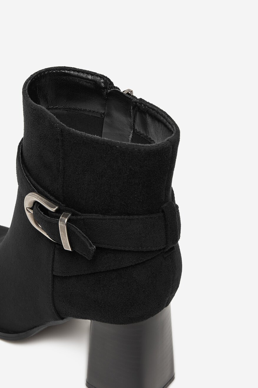 
                Kratke čizme Jenny CRNA - 5906751403617