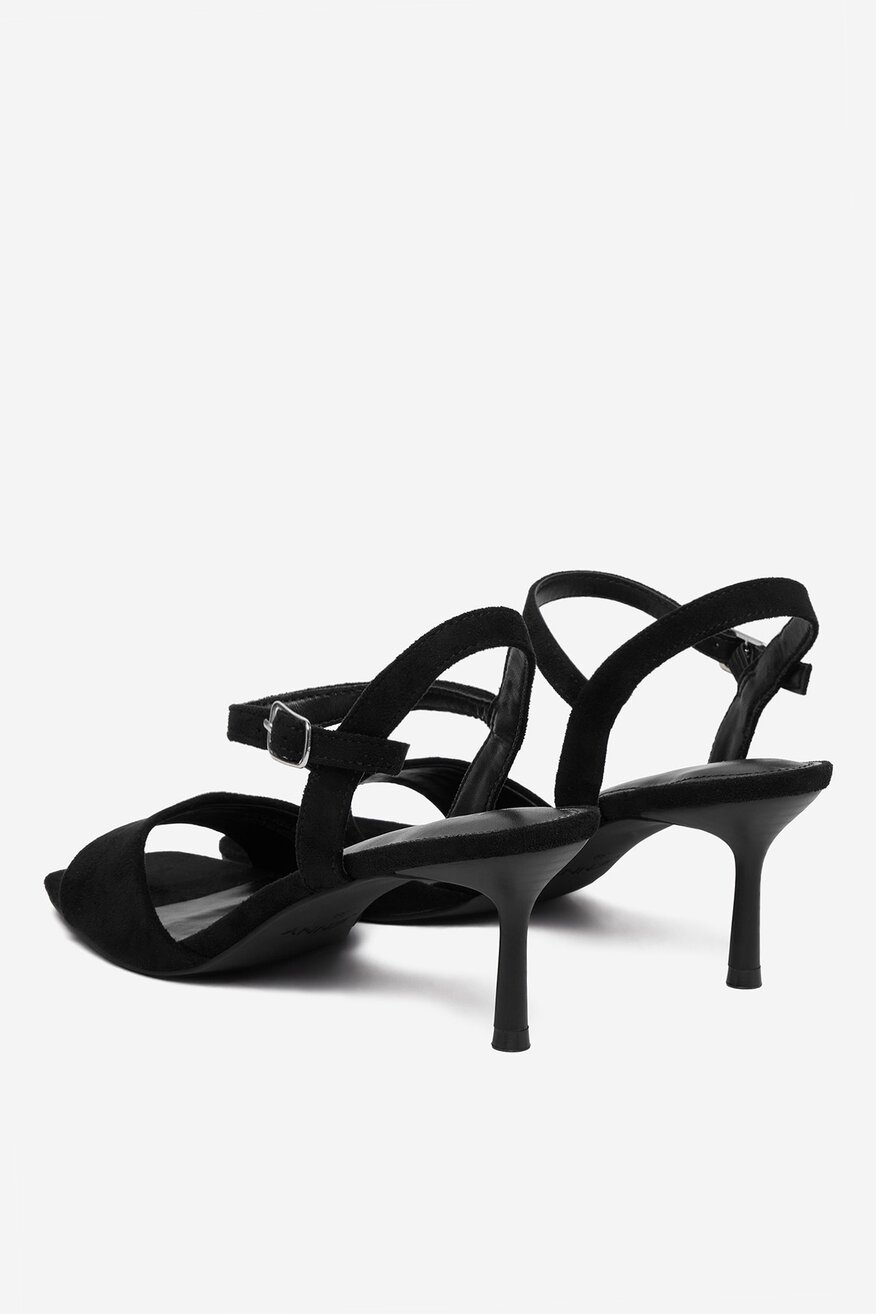 
                Сандалі Jenny ЧОРНИЙ - 5906751679852