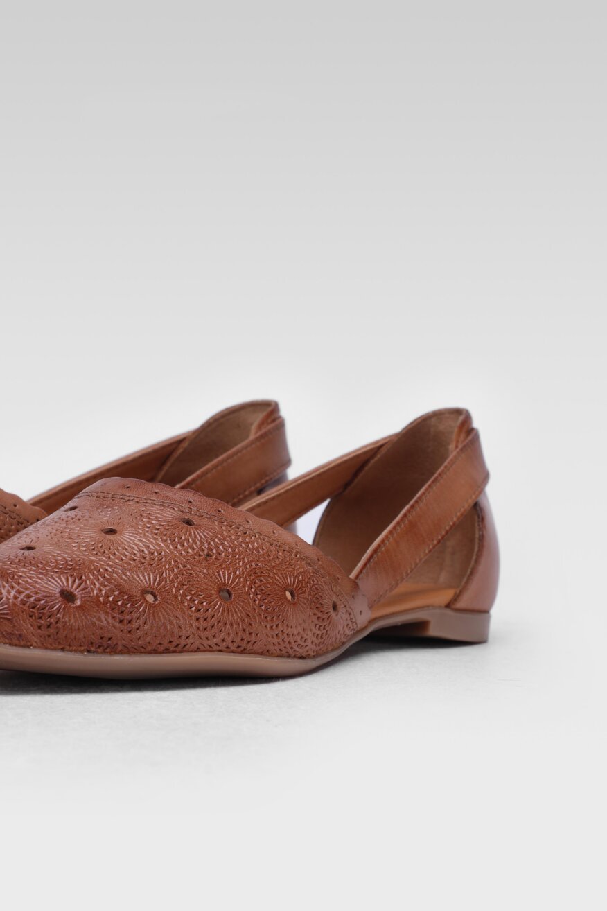 
                Lasocki - Skórzane baleriny z wycięciami - 5903698484785