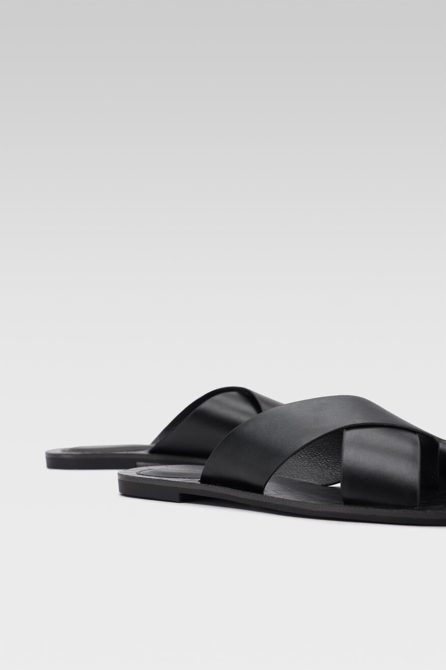 
                Jenny Fairy - Klapki czarne - 5903698654737