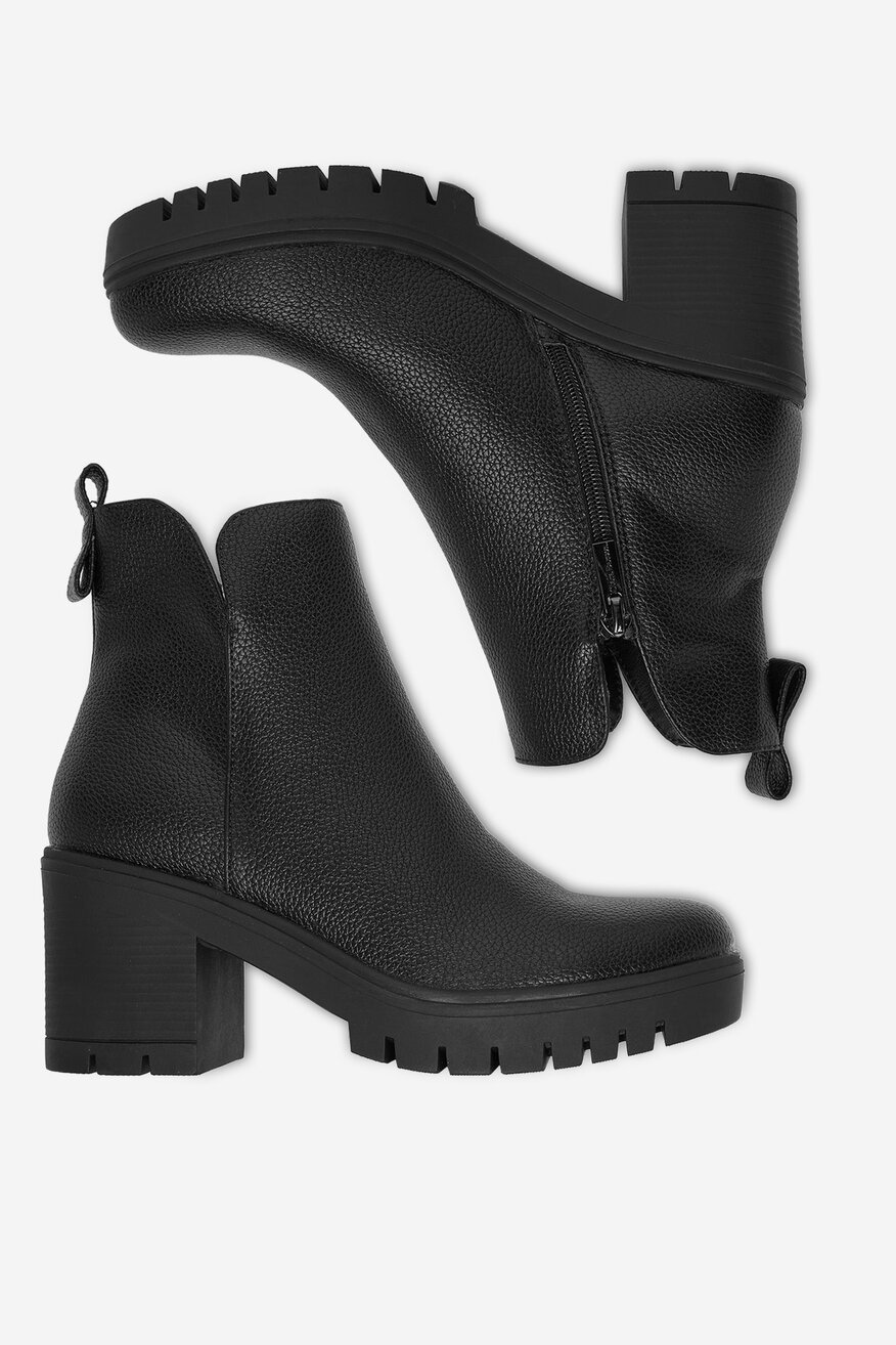 
                Kratke čizme Clara Barson CRNA - 5906751370599