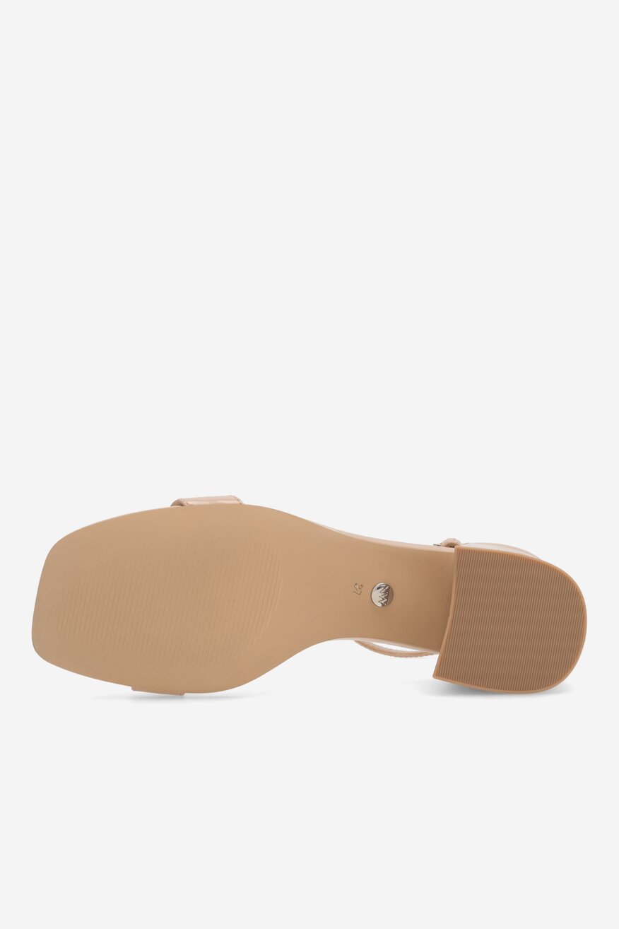 
                NINE WEST - Sandały na słupku - 5905588146148