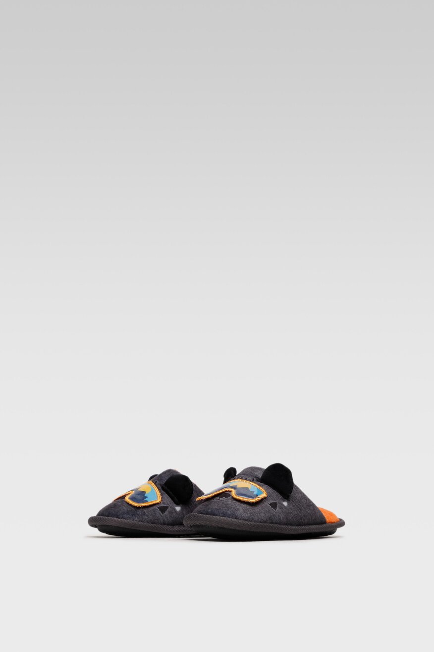 
                Чехли Action Boy СИВ - 5903698938851