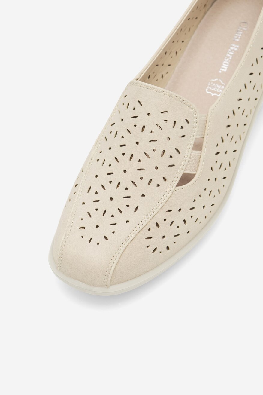 
                Clara Barson - Półbuty na koturnie - 5903698023991