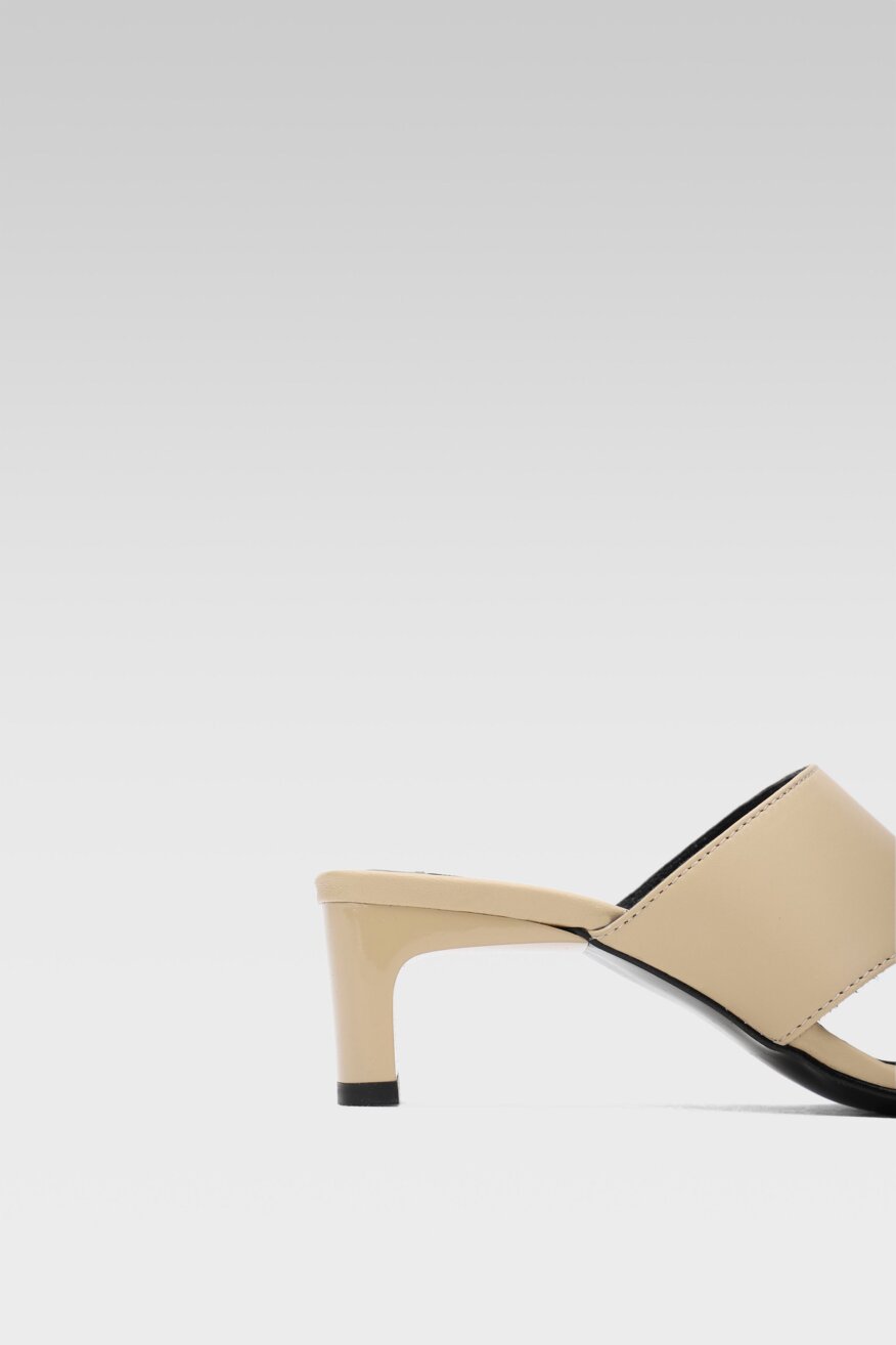 
                Gino Rossi - Skórzane klapki na obcasie - 5903698475059