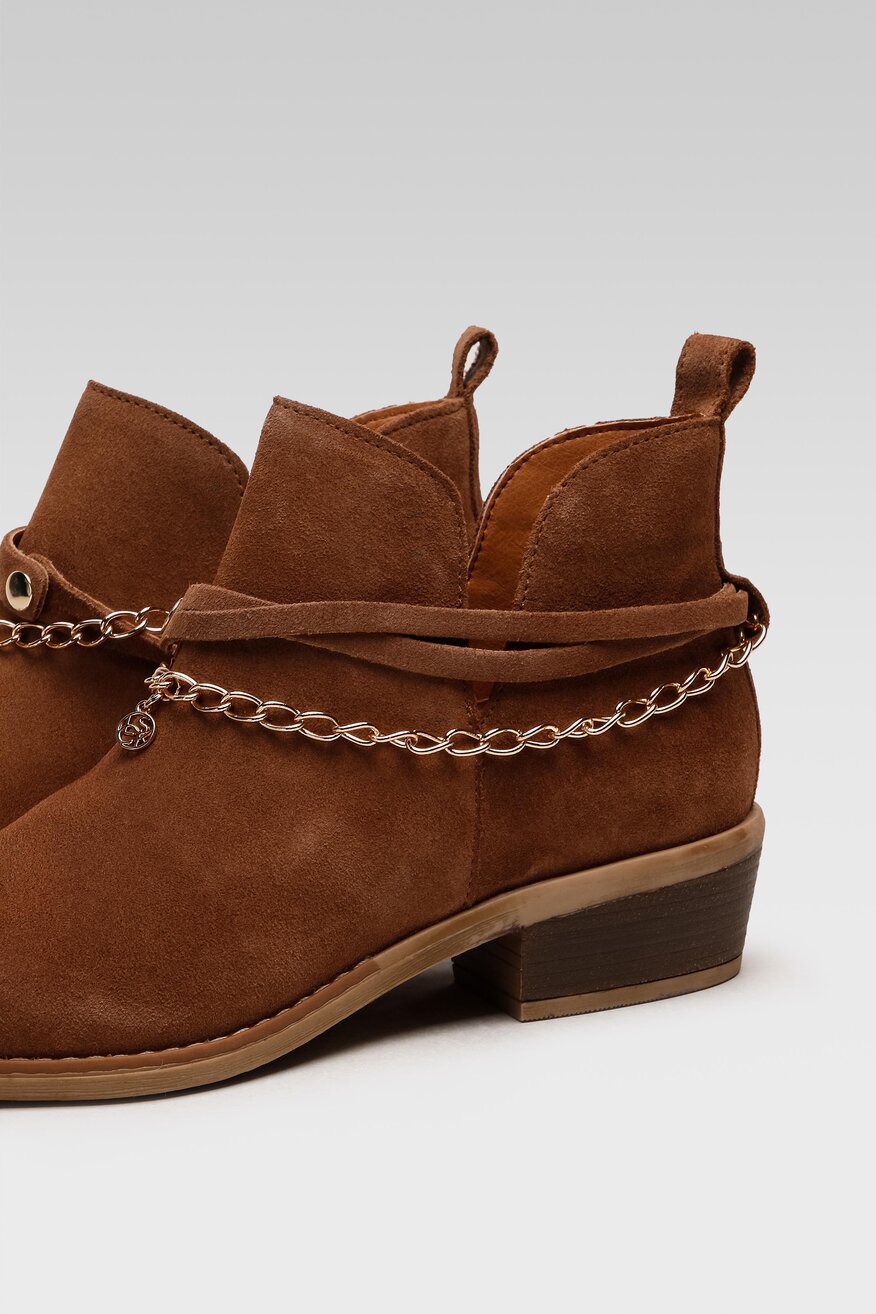 
                Lasocki - Skórzane botki z aplikacją - 5904248439309