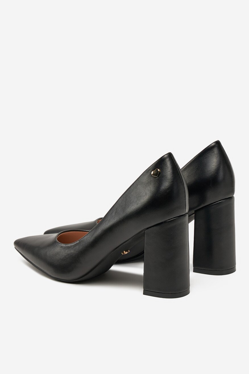 
                Körömcipő DeeZee FEKETE - 5906751090244