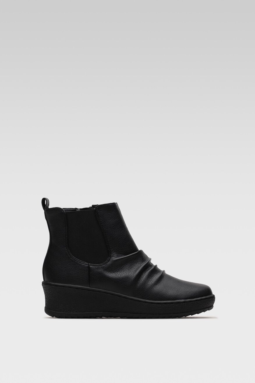 
                Clara Barson - Botki na koturnie czarne - 5903698664590