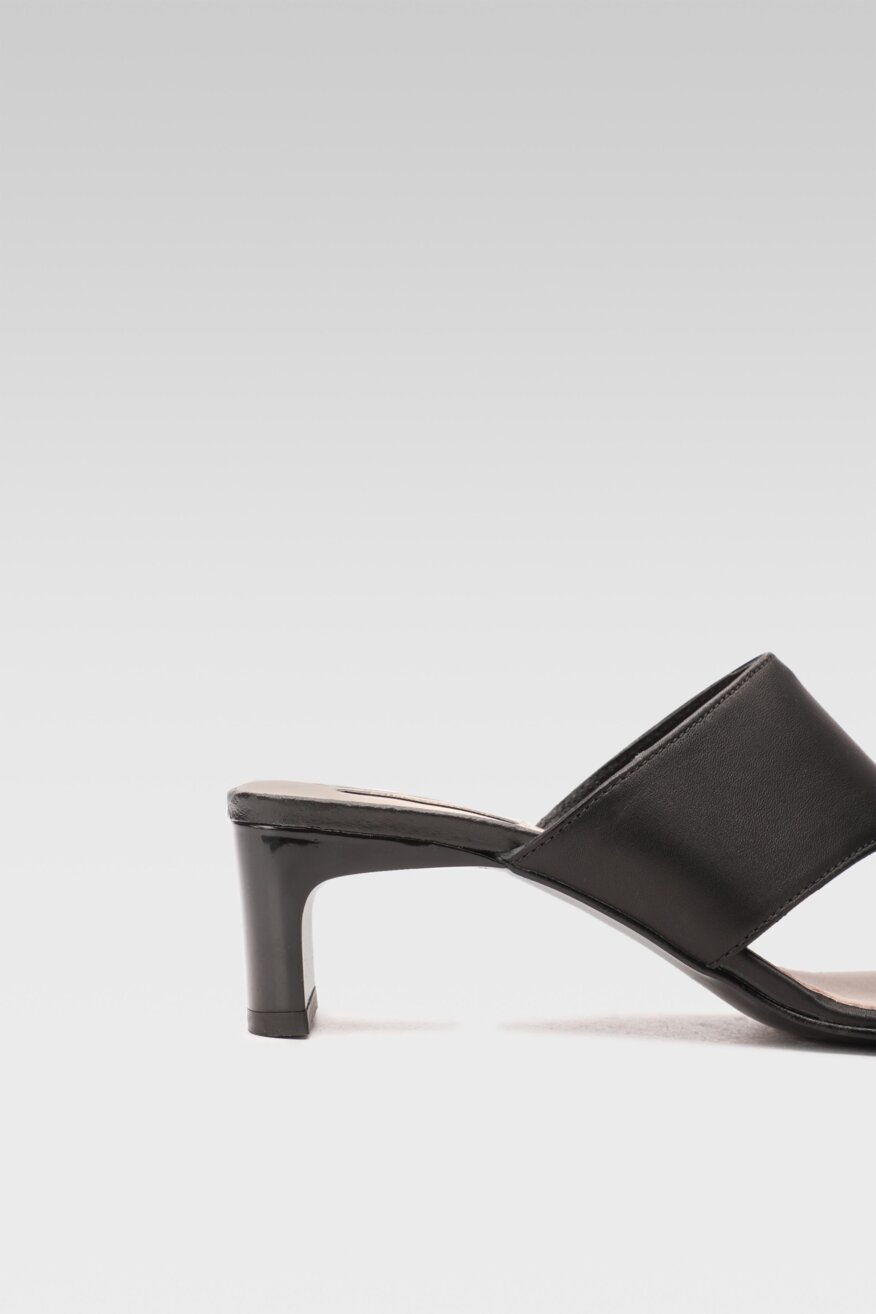 
                Gino Rossi - Skórzane klapki na obcasie - 5903698475073