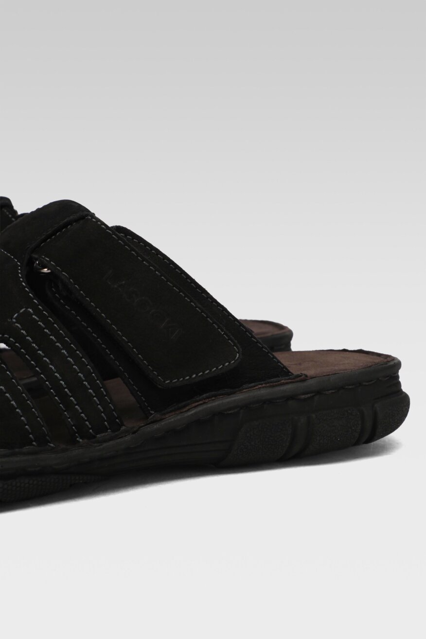 
                Lasocki for men - Skórzane klapki czarne - 5903698443157