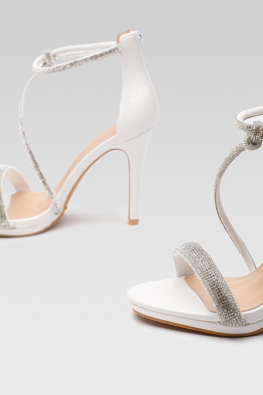 
                Quazi - Sandały białe - 5904248882976