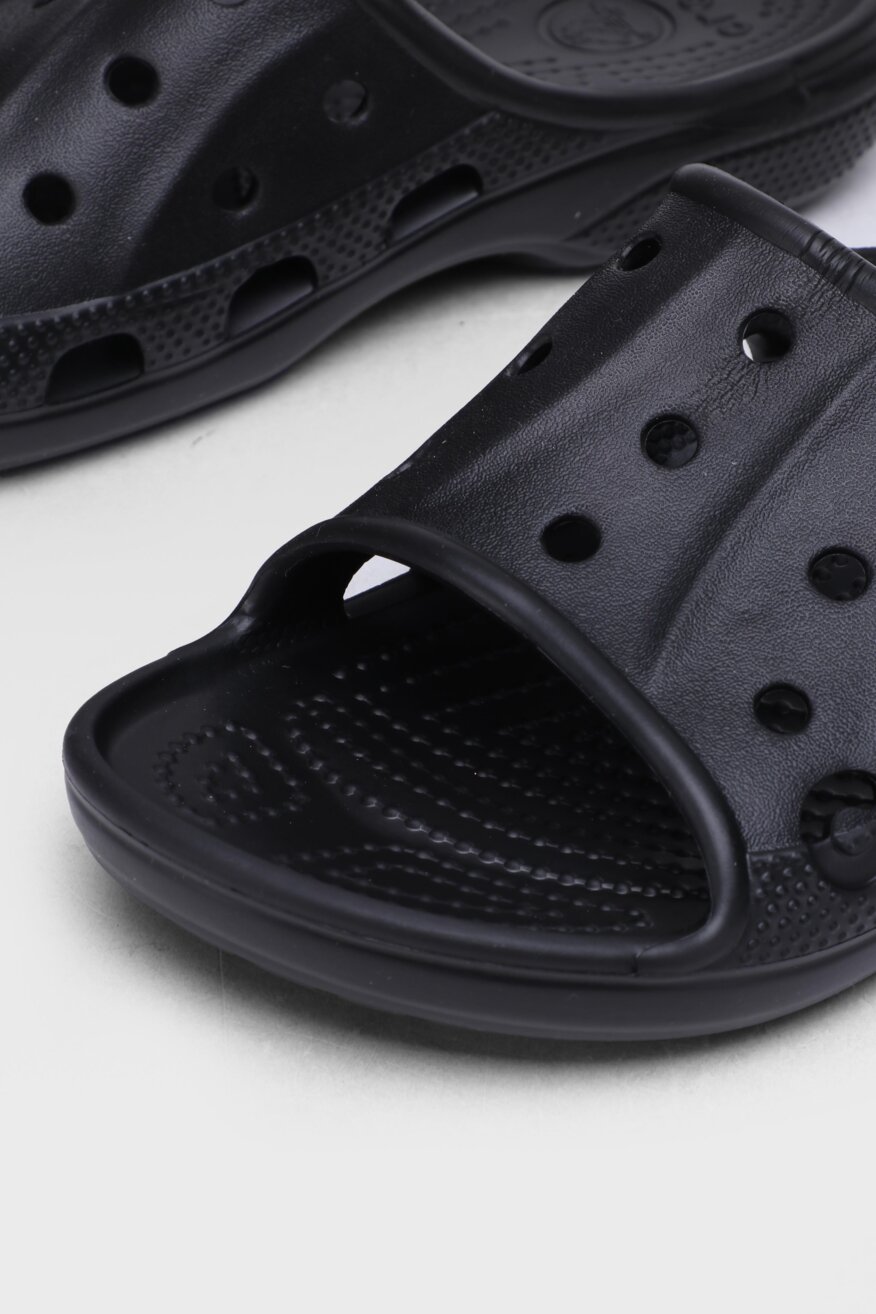 Crocs - Klapki basenowe czarne - 5903698374284