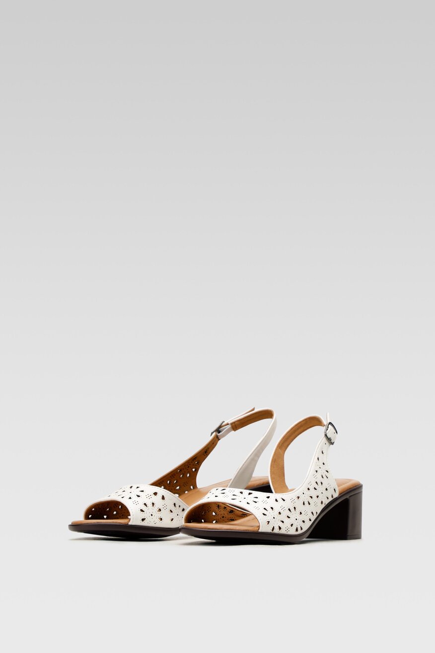 
                Clara Barson - Sandały ażurowe białe - 5904248760267