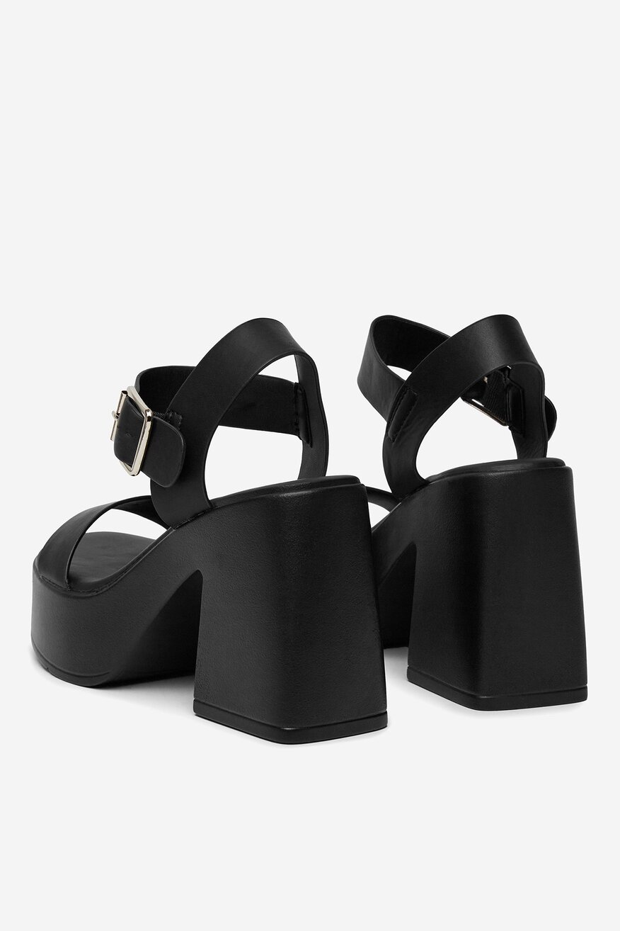 
                DeeZee - Sandały na słupku - 5906751070093