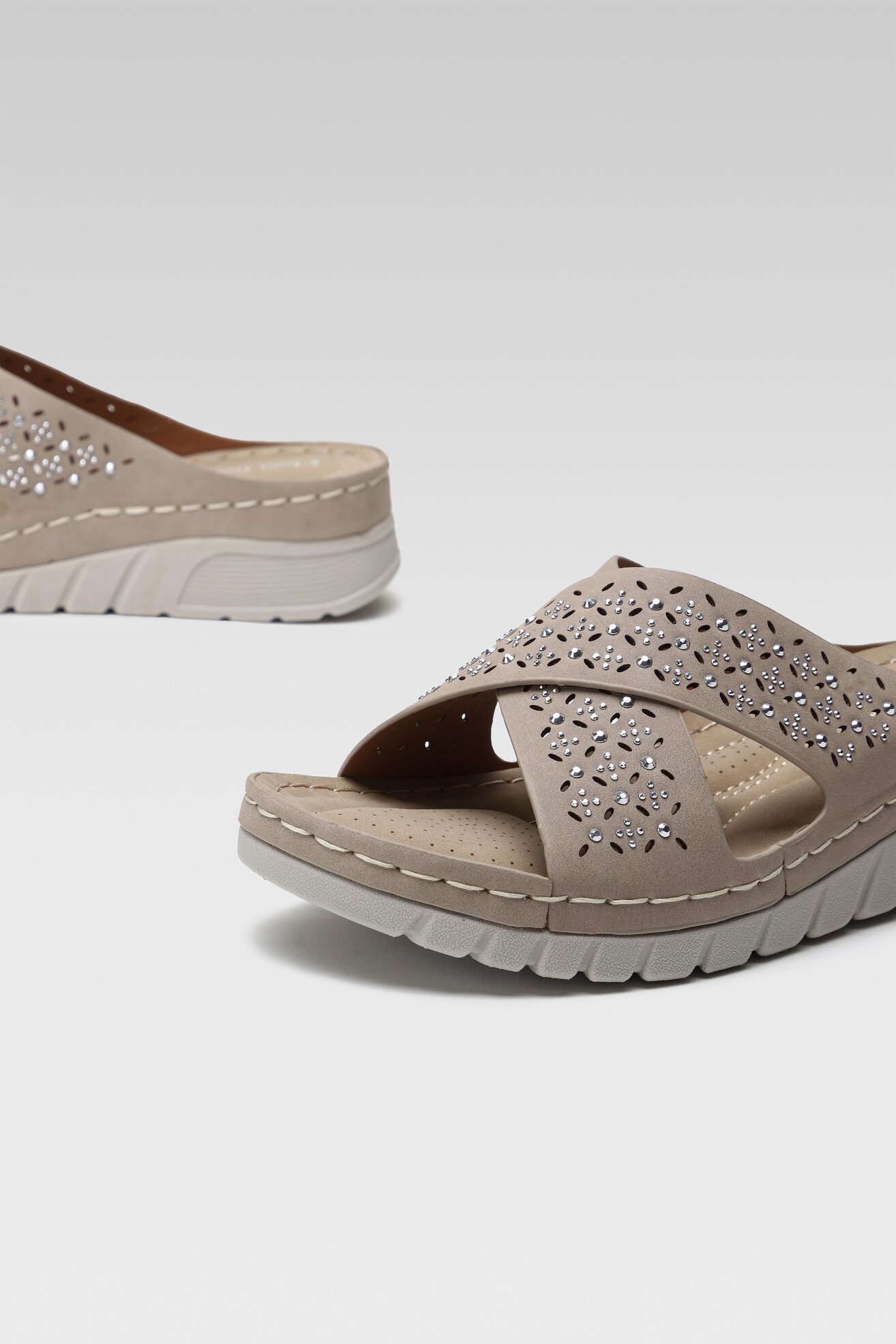 Klapki Clara Barson WS8054-02 Beżowy