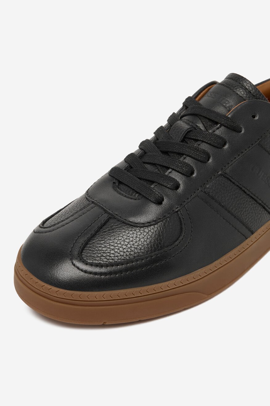 
                Сникърси GUESS JEANS ЧЕРЕН - 5906751954782