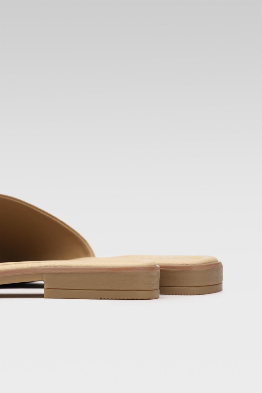 
                Lasocki - Skórzane klapki pastelowe - 5903698669410