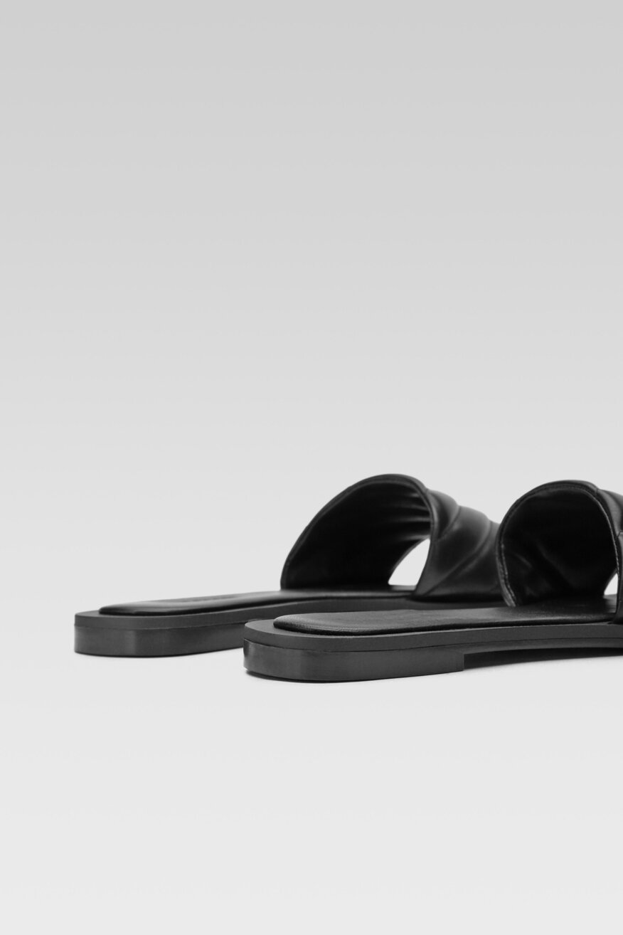 
                Gino Rossi - Skórzane klapki pikowane - 5903698438771