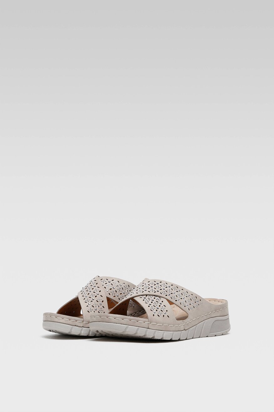 
                Clara Barson - Klapki na koturnie ażurowe - 5903698469485