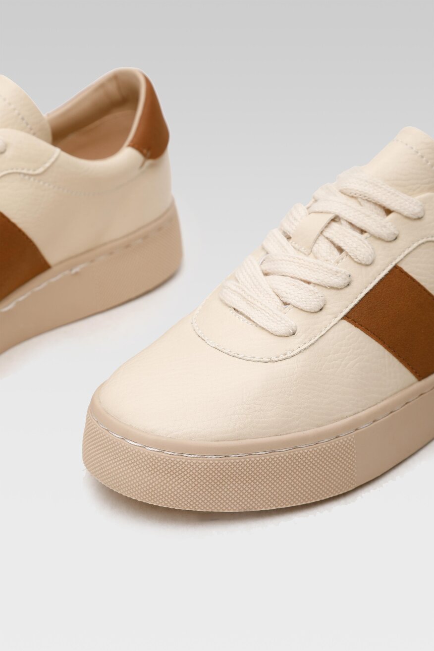 
                Jenny Fairy - Sneakersy beżowe sznurowane - 5904248338589