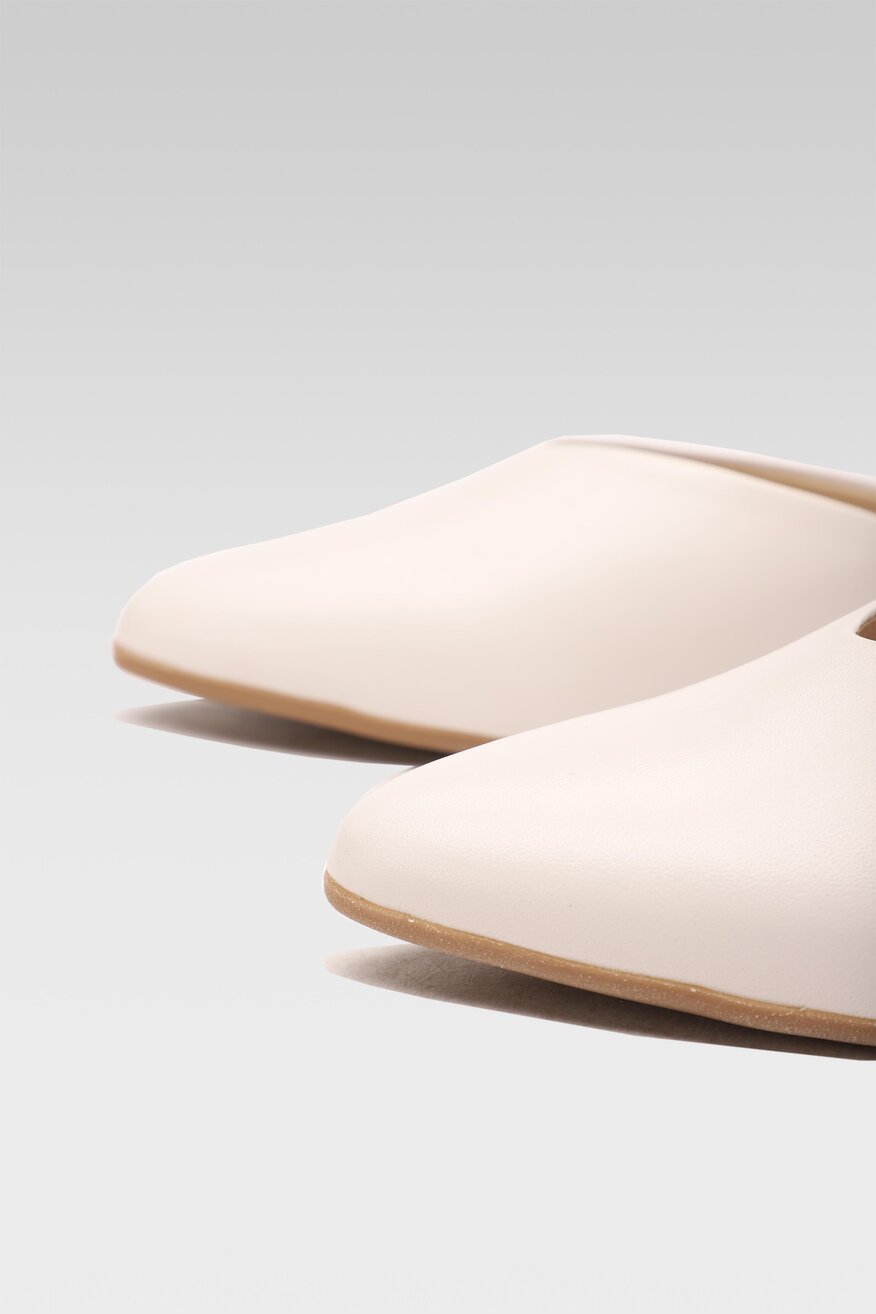 
                Lasocki - Skórzane klapki mule - 5903698654140