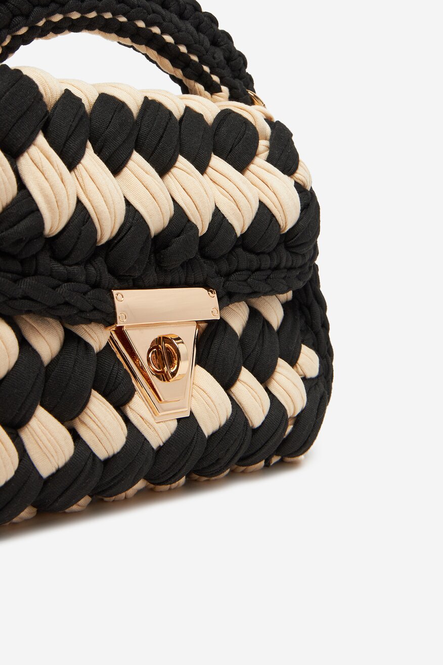 
                Дамска чанта DeeZee ЧЕРЕН - 5906751129074