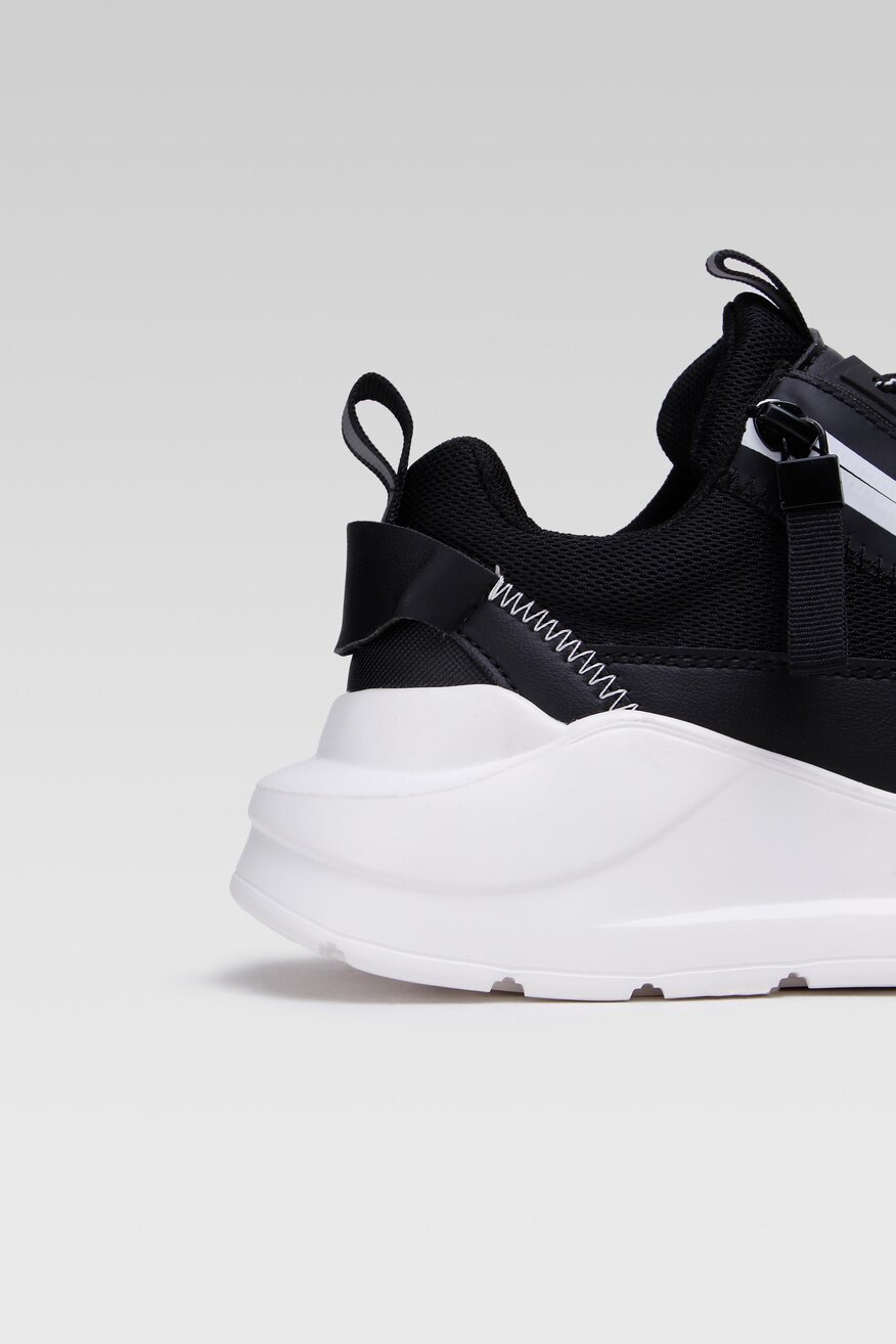 
                Nylon Red - Sneakersy czarne sznurowane - 5904248457723