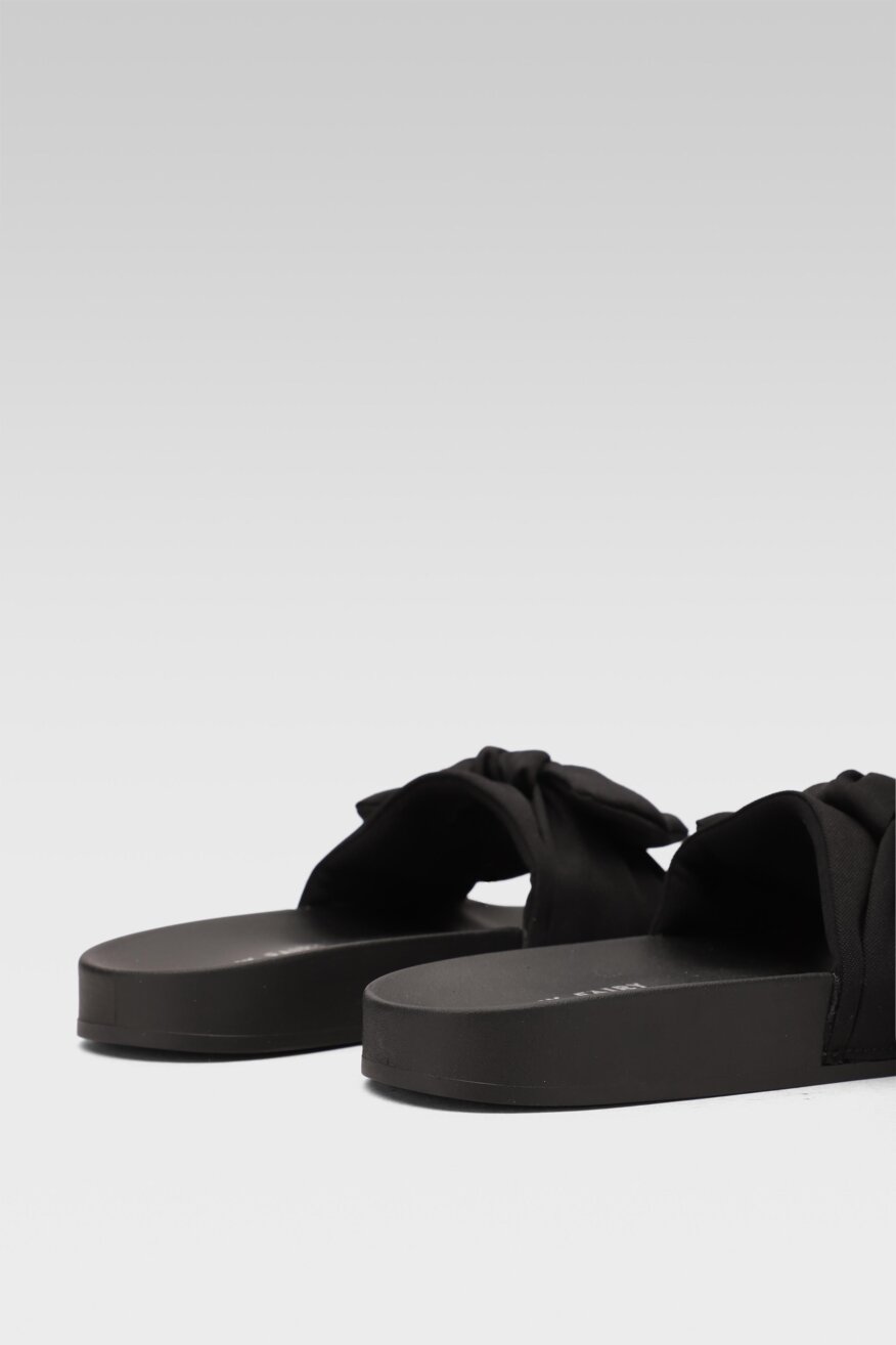 
                Jenny Fairy - Klapki czarne - 5903698659800