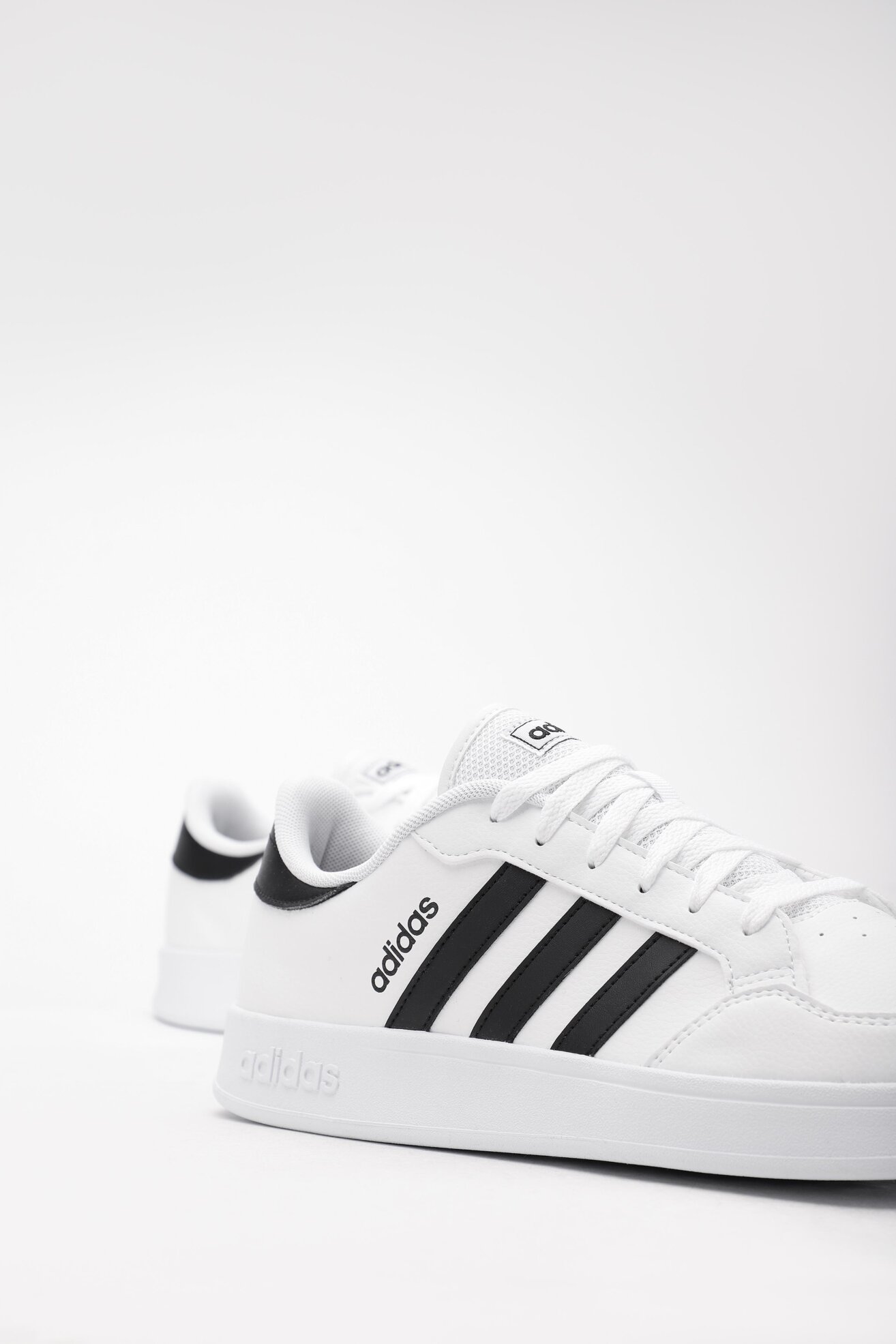 Obuwie sportowe adidas BREAKNET FX8707 Biały