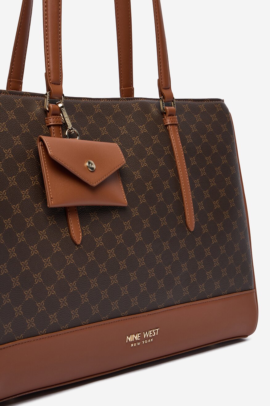 
                Дамска чанта NINE WEST КАМЕЛ - 5906751436226