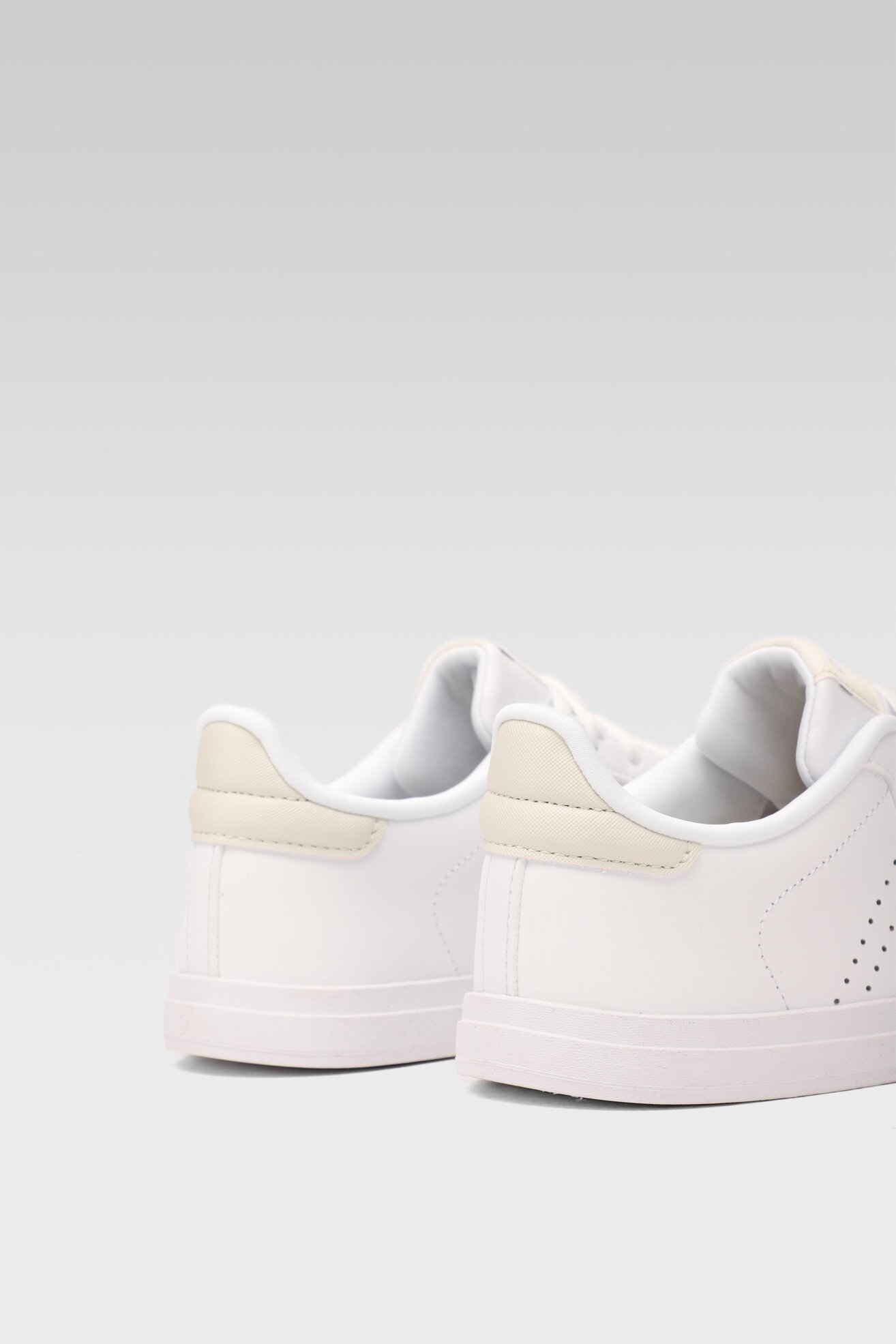 Obuwie sportowe adidas COURTPOINT BASE FW3254 Biały