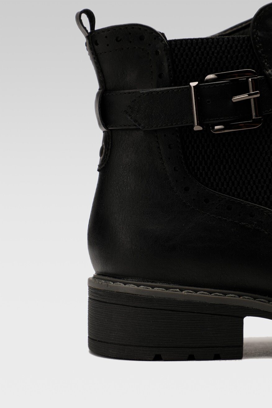 
                Clara Barson - Botki z ozdobną klamrą - 5904862155876