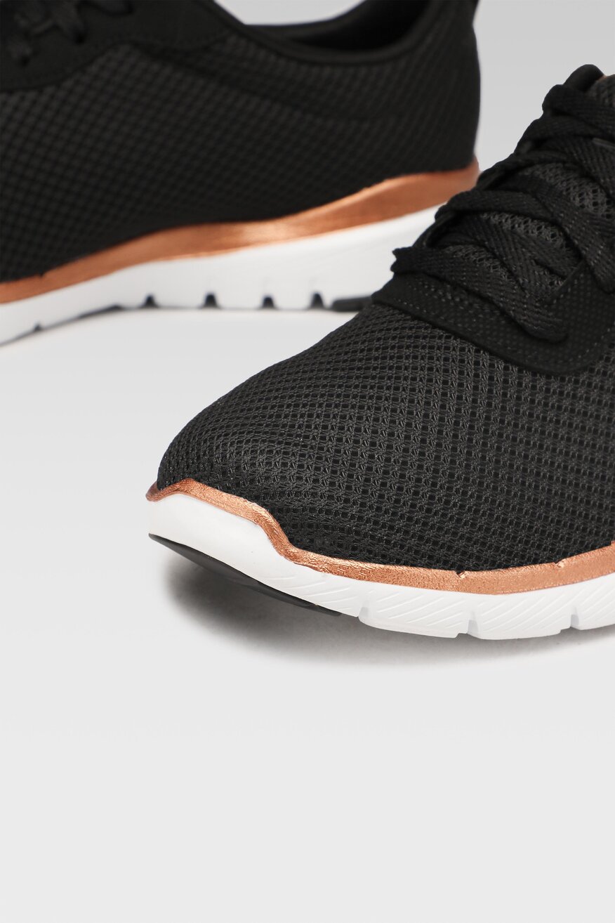 
                Skechers - Obuwie sportowe czarne sznurowane - 5903698434100