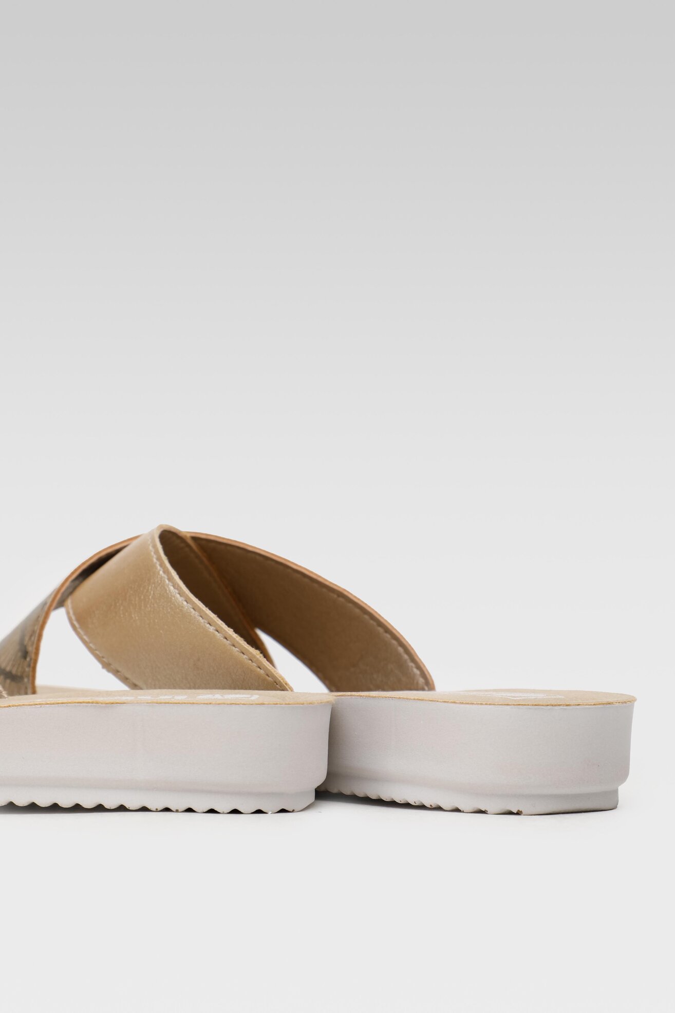 Klapki Inblu BM28PP01 Złoty