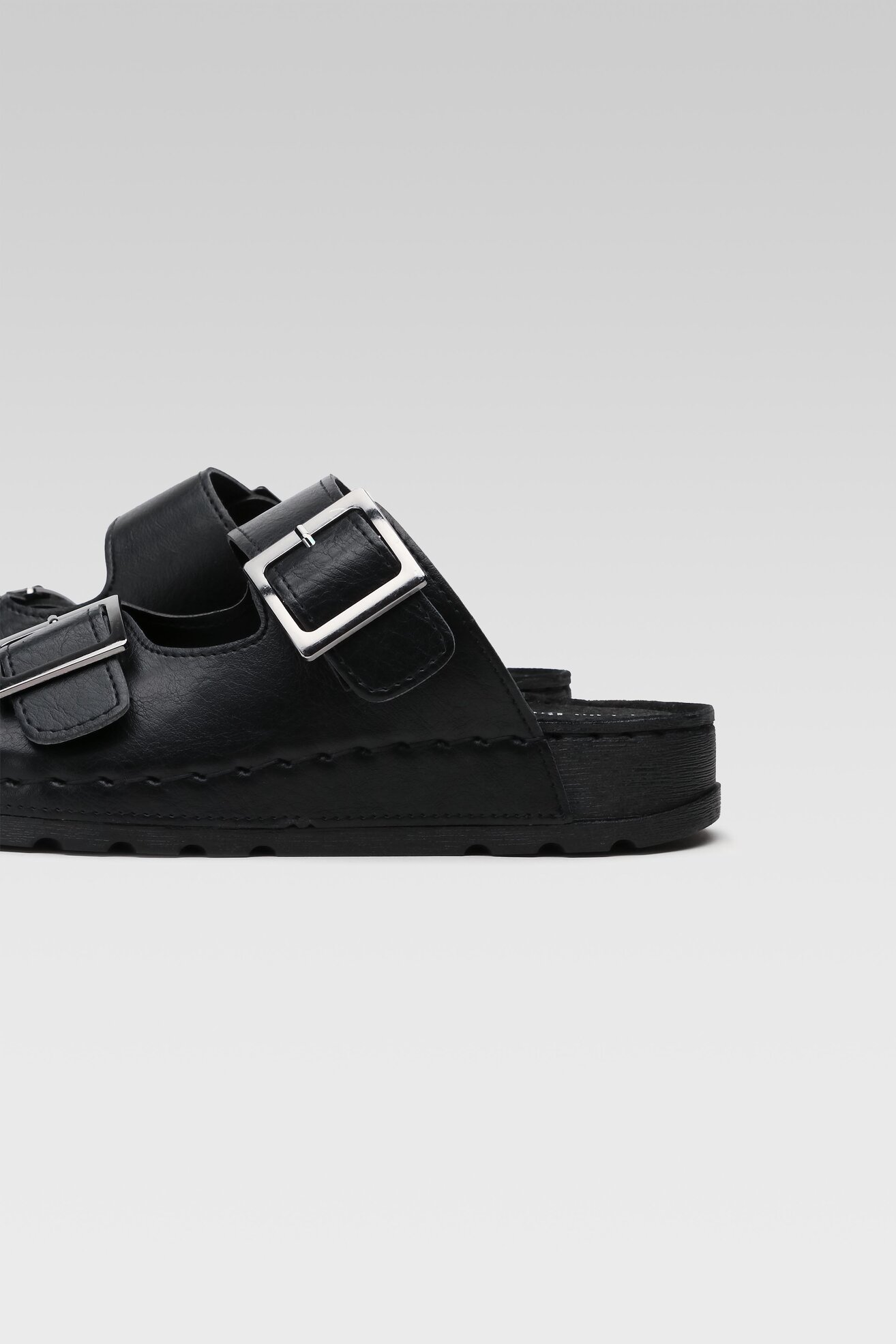 Klapki Clara Barson TOVAH WFA2371-1 Czarny