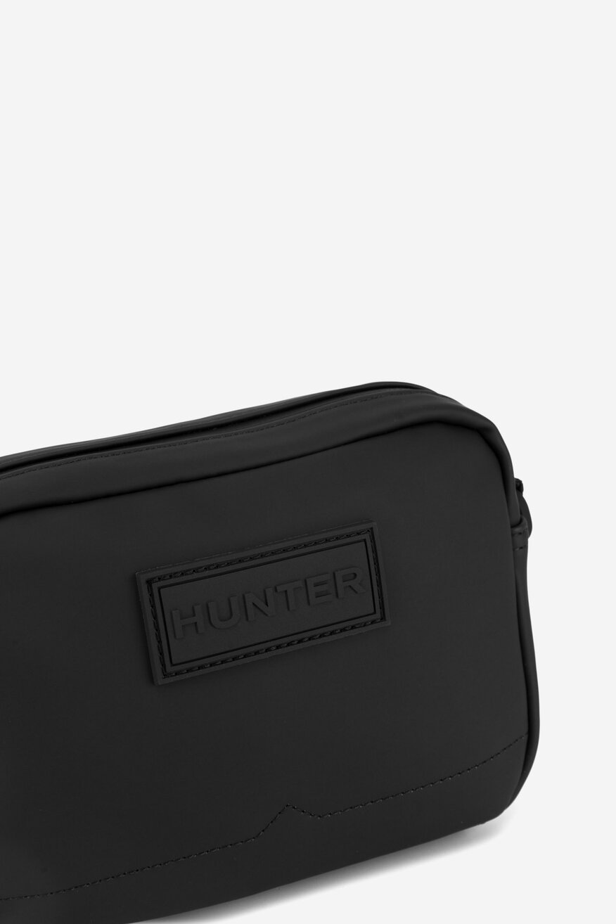 
                Kézitáska HUNTER FEKETE - 5905588830894