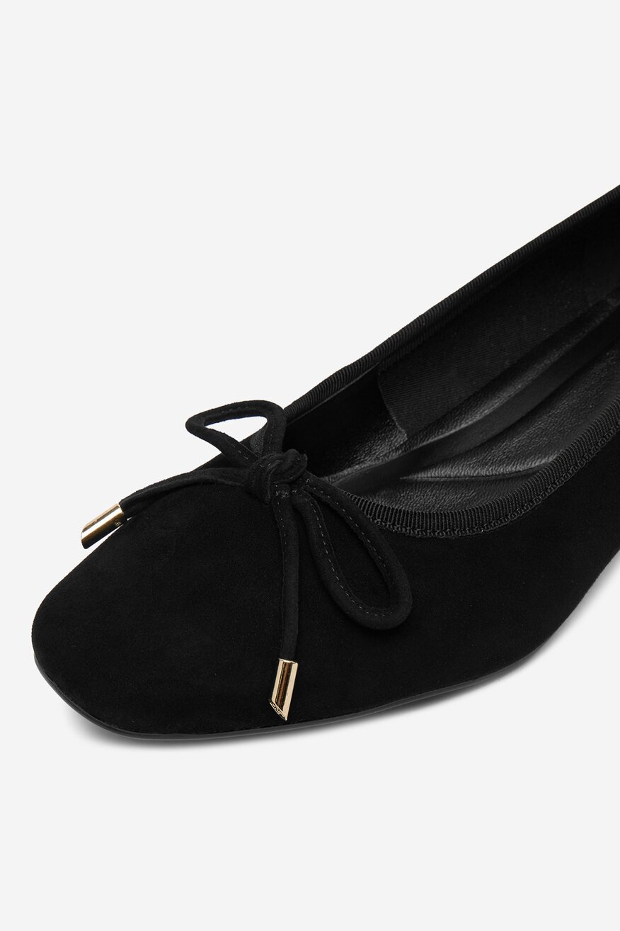 
                Елегантни обувки Gino Rossi ЧЕРЕН - 5906751792902