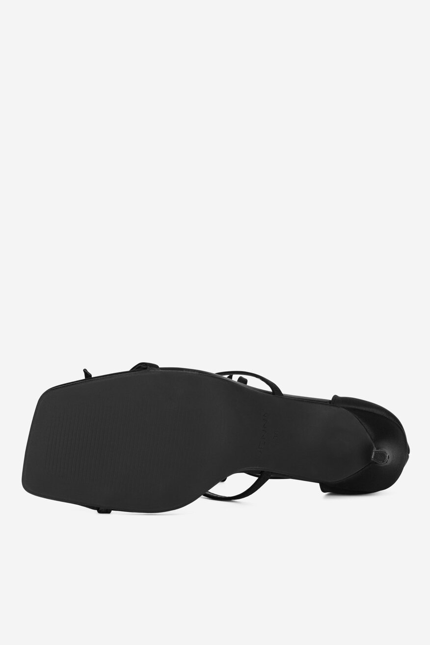 
                Сандалі Jenny ЧОРНИЙ - 5903698724089