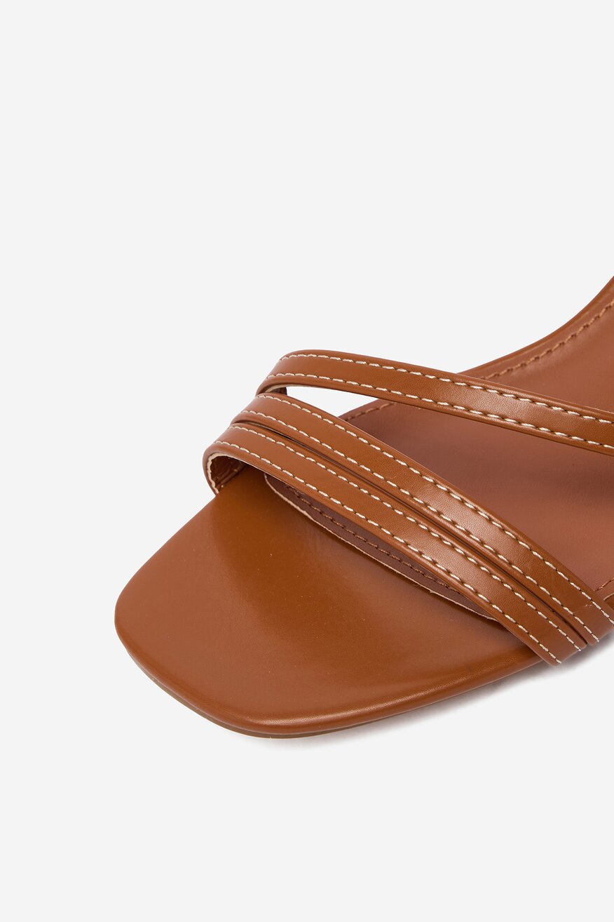 
                Сандалі Jenny КОРИЧНЕВИЙ - 5906751667859