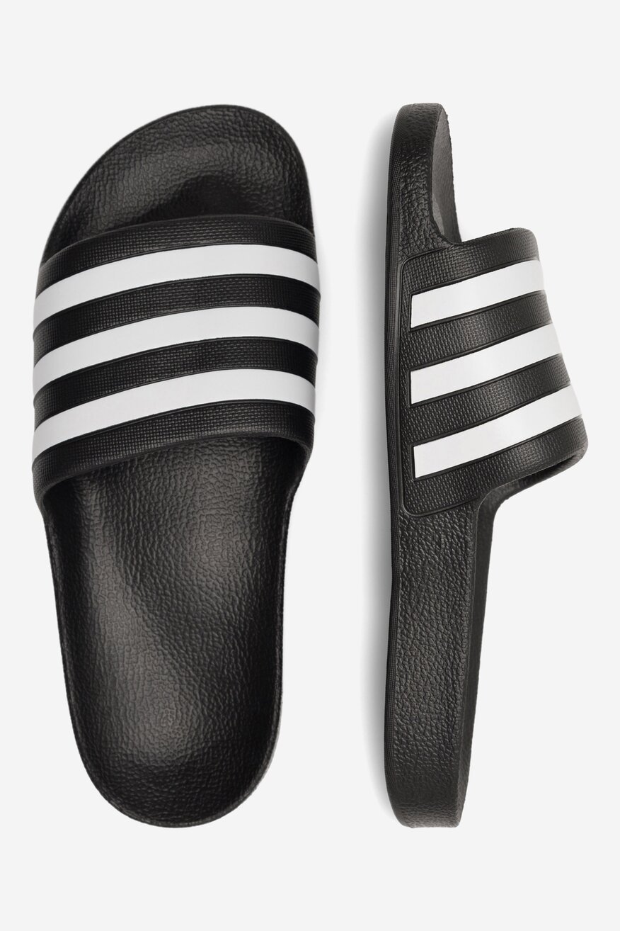 Plážové pantofle adidas ČERNÁ - 5905588383420
