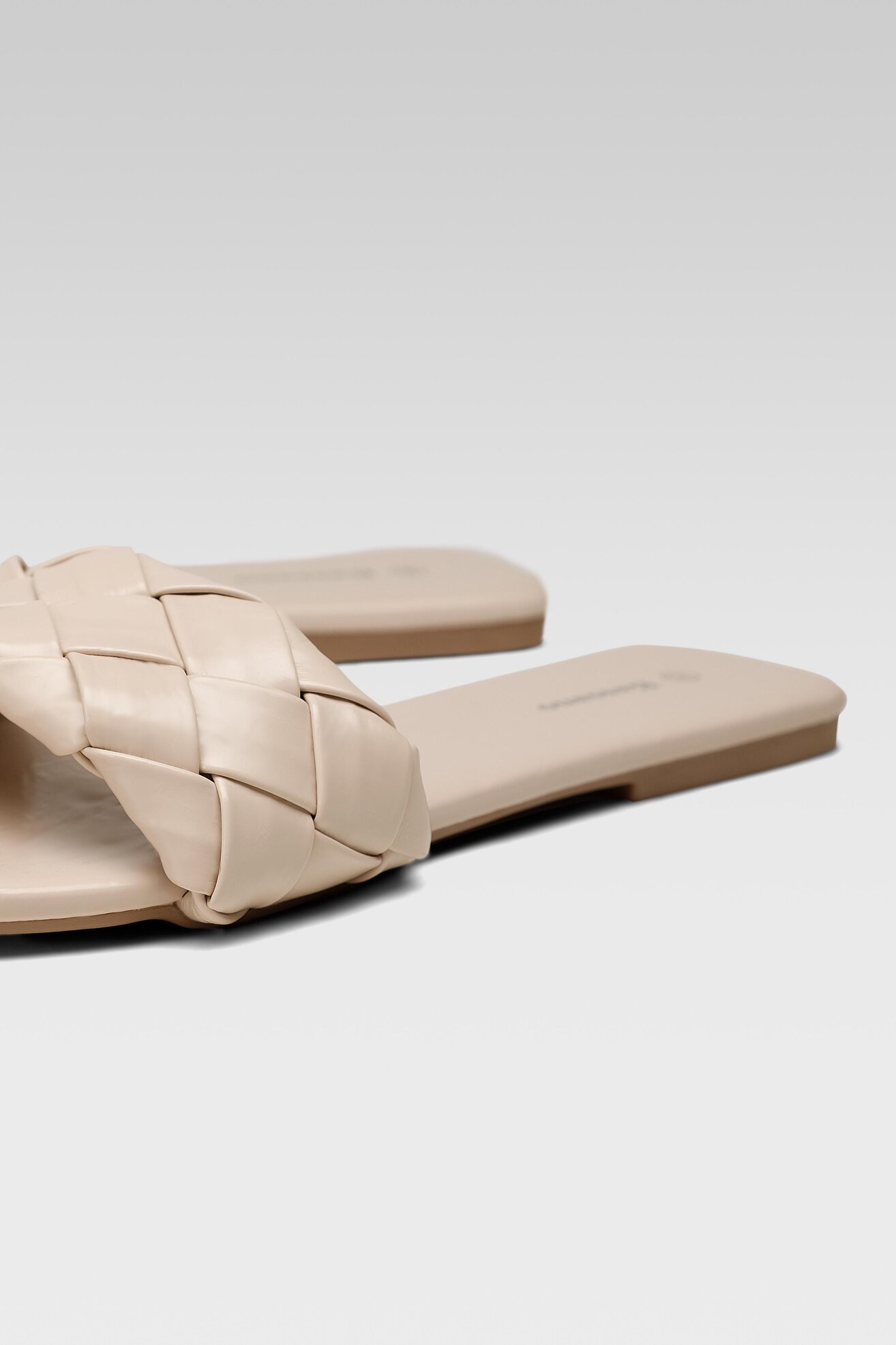 Klapki Bassano 23355HDC Beżowy