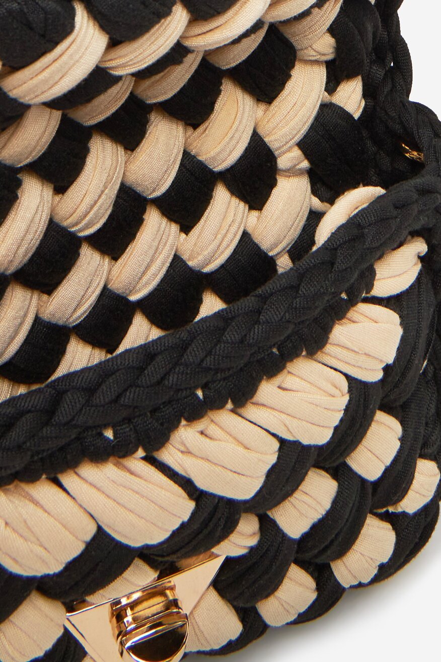 
                Дамска чанта DeeZee ЧЕРЕН - 5906751129074