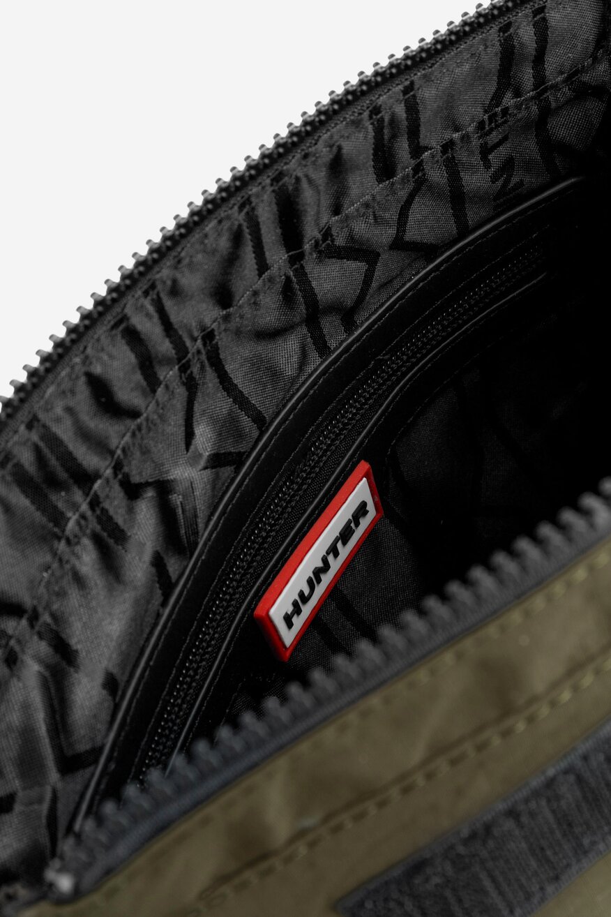 
                HUNTER - Mała torebka crossbody - 5905588831112