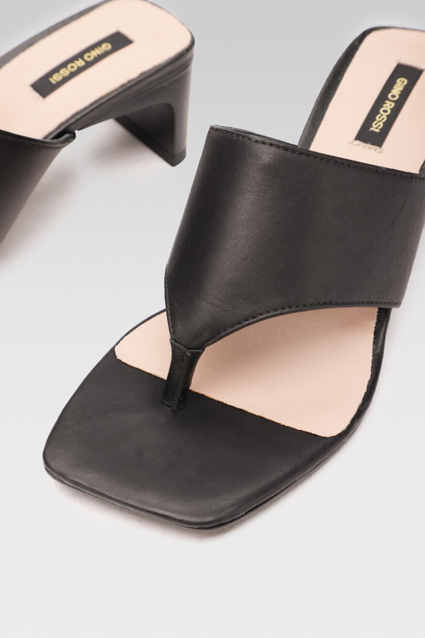 
                Gino Rossi - Skórzane klapki na obcasie - 5903698475073