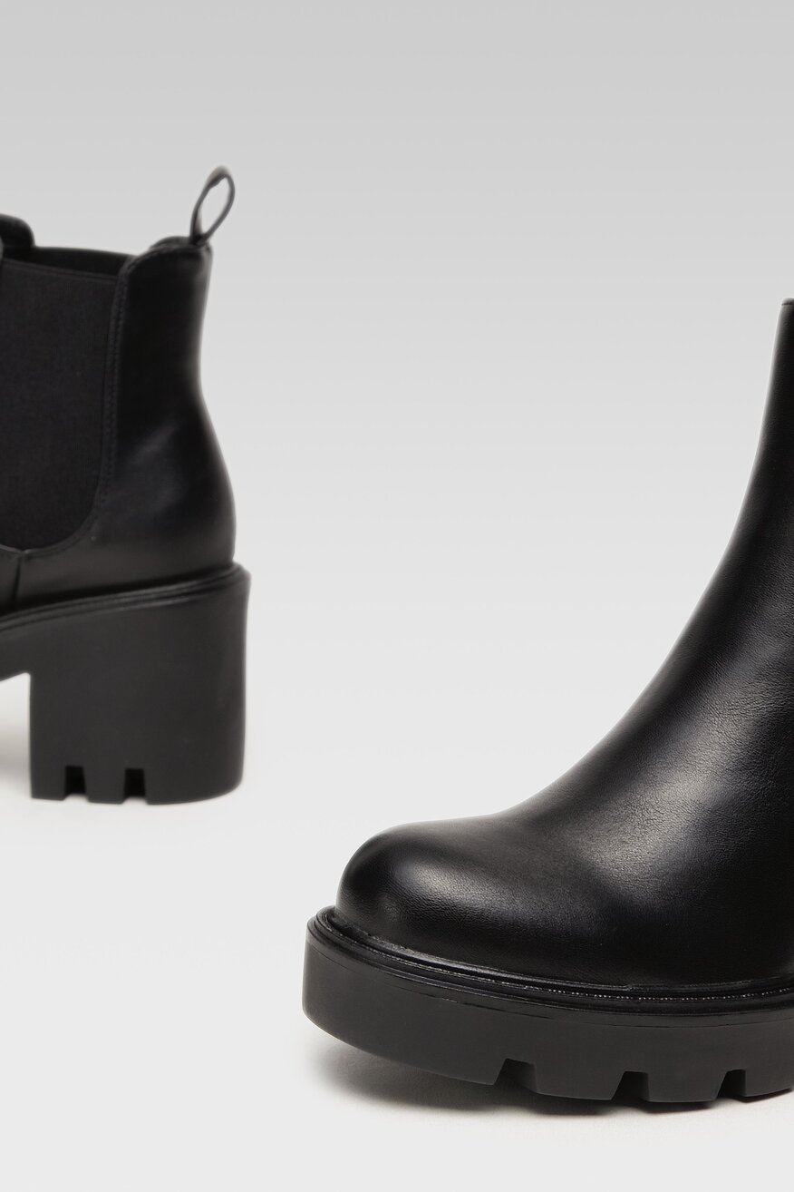 
                DeeZee - Botki na słupku - 5904862167060