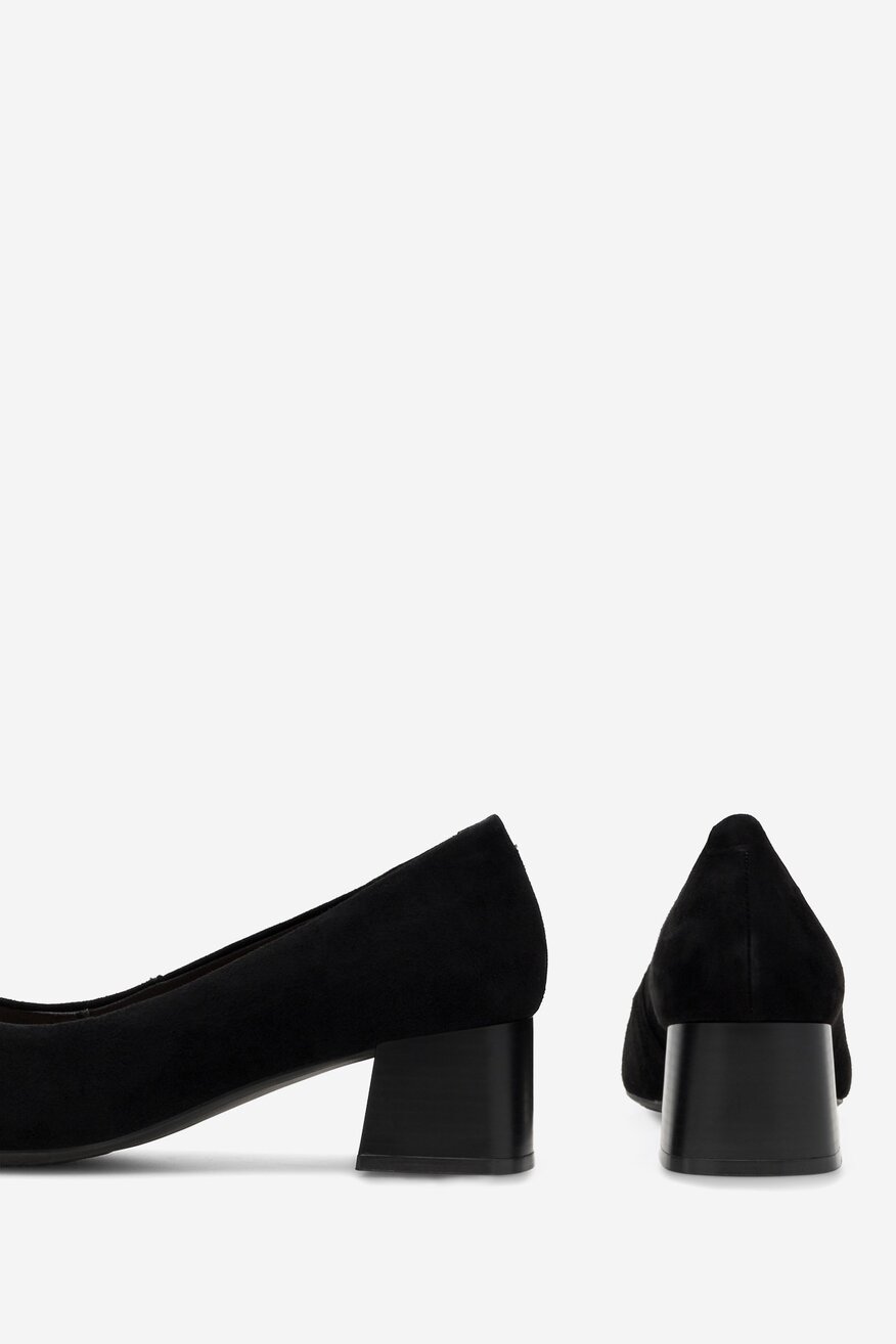 
                Körömcipő Lasocki FEKETE - 5905588561873