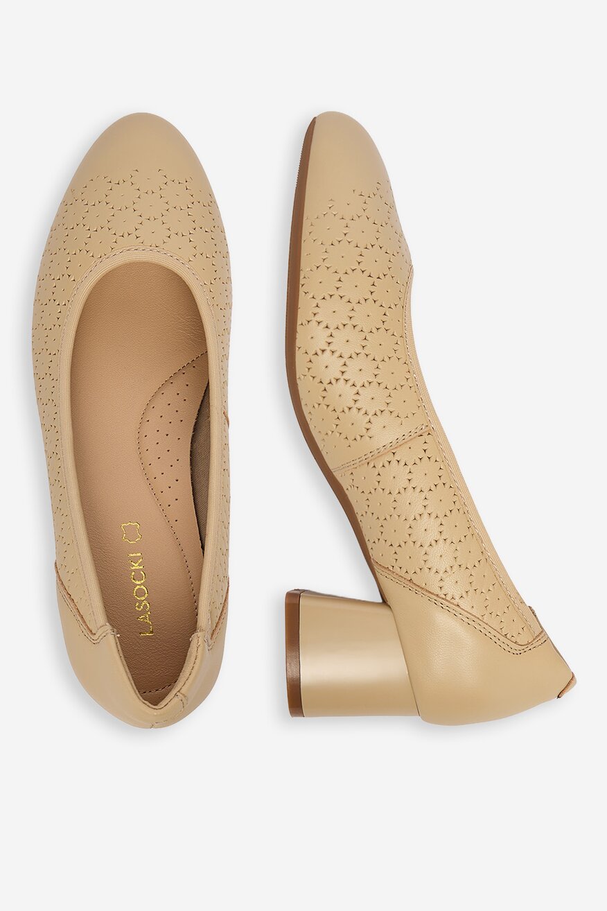 
                Елегантни обувки Lasocki БЕЖОВ - 5906751799642