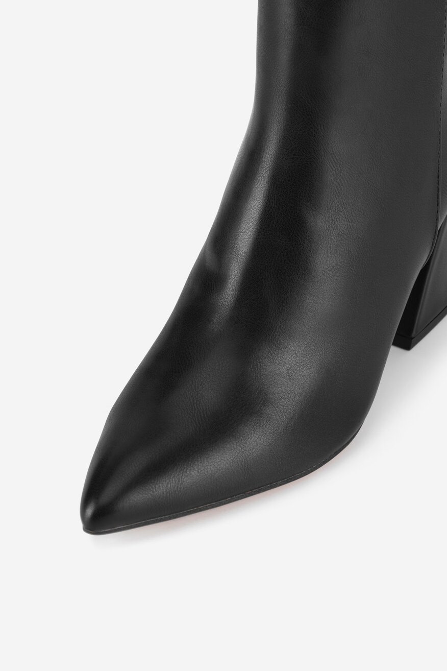 
                Боти NINE WEST ЧЕРЕН - 5906751394304