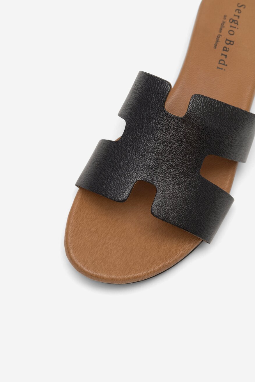 
                Sergio Bardi - Skórzane klapki czarne - 5904862801568